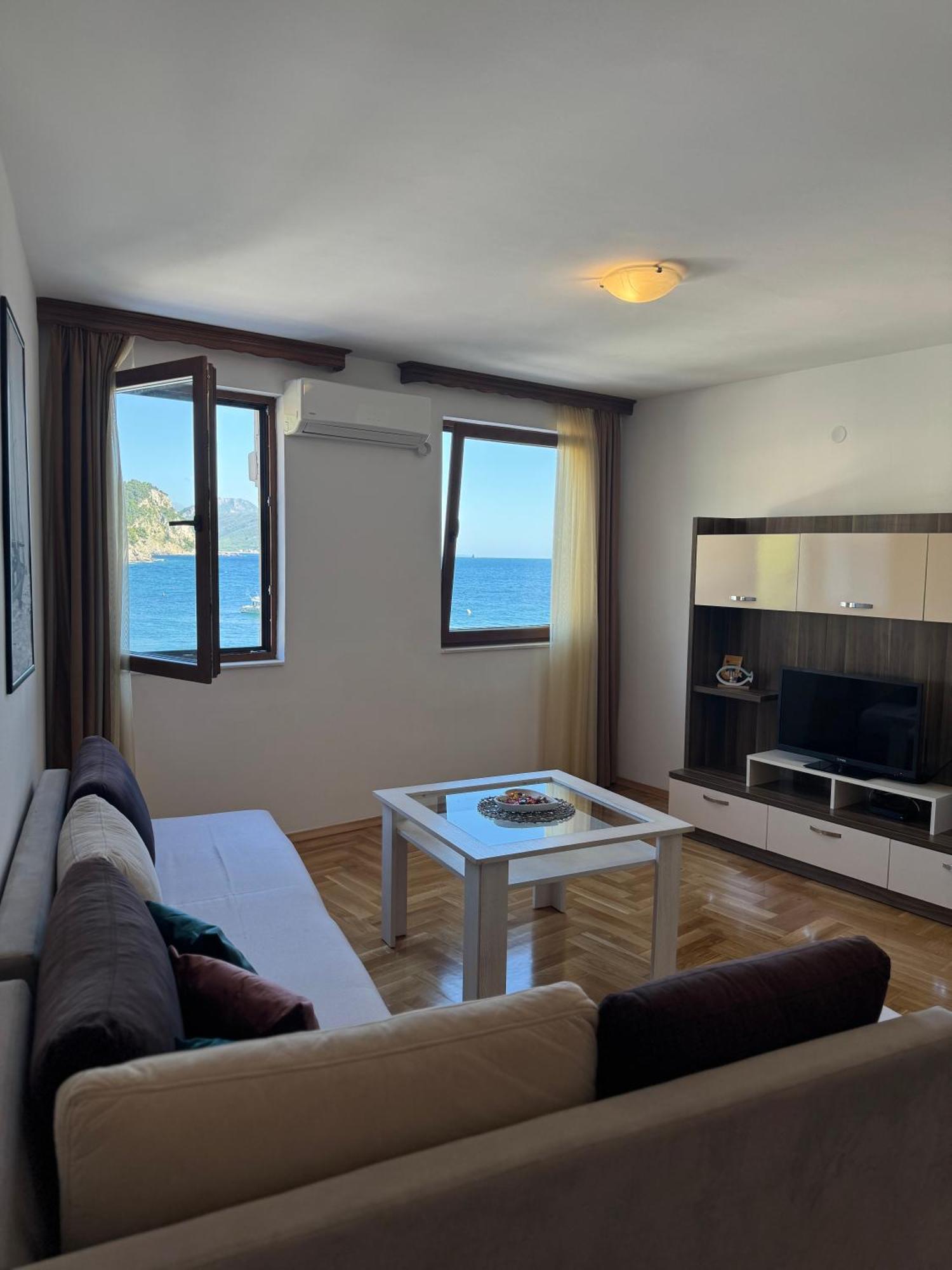 Apartments First Line Петровац Экстерьер фото
